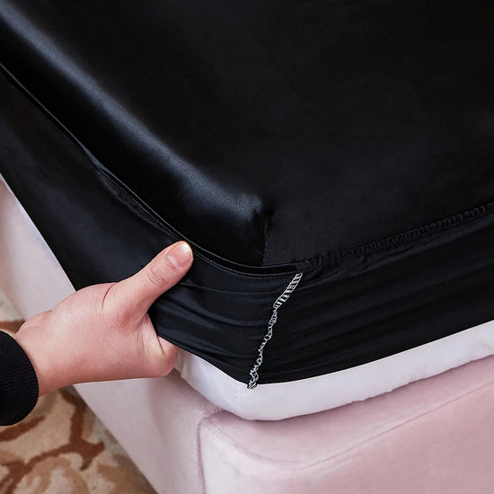 Drap housse en satin noir